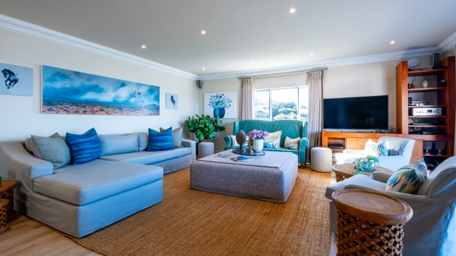 7 Bedroom Property for Sale in Beacon Isle Western Cape